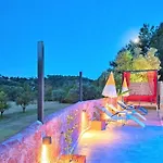 İslamlar 3 Bedroom Secluded With Private Pool וילה *
